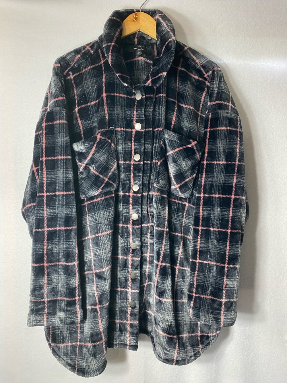 Torrid Women’s Super Soft Fuzzy Snap Front Shacket Grey Plaid Pockets Size 3